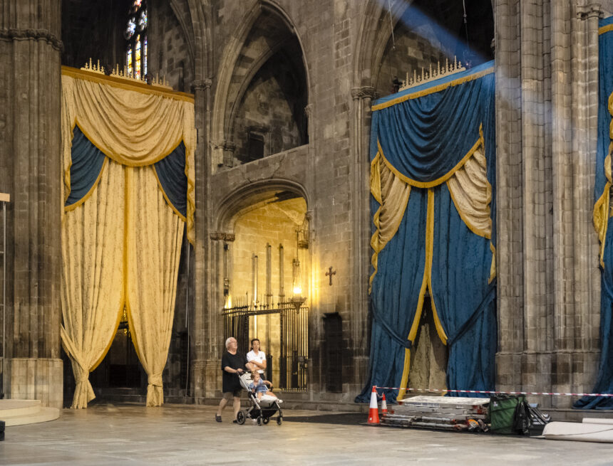 Disney turns the historic center of Girona into a filming set for the new live-action