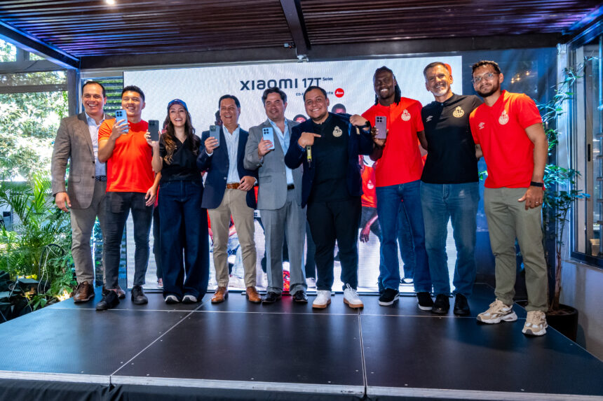 Enter the field together to capture the history of Guatemalan soccer