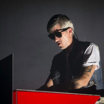 French producer and DJ Kavinsky, creator of the hit Nightcall, icon of the movie Drive, dies at 50