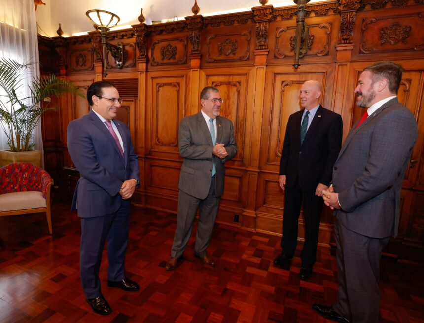 Gangs and drug trafficking focus on the FBI’s agenda during a senior official’s visit to Guatemala Gangs and drug trafficking focus on the FBI’s agenda during a senior official’s visit to Guatemala