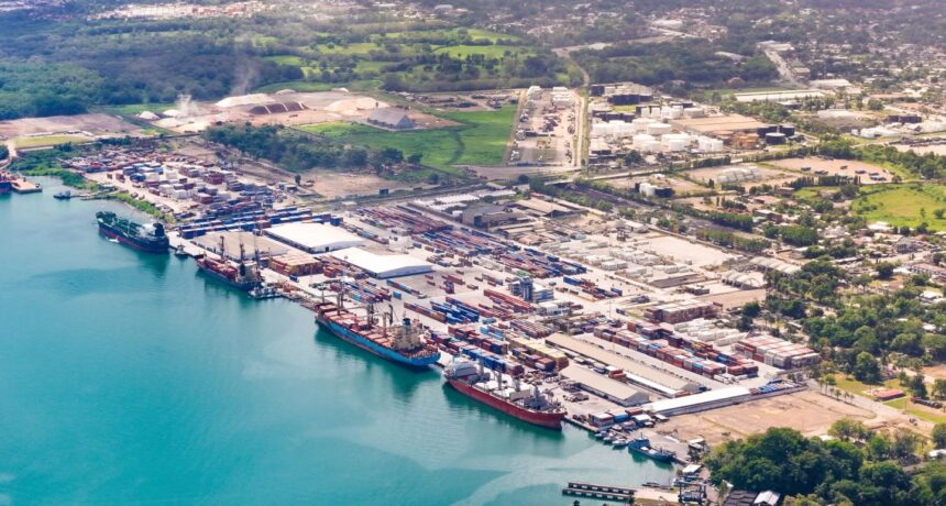 General Law of the National Port System advances in Congress with 32 amendments