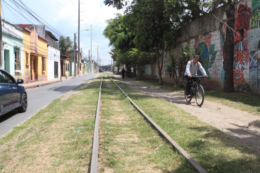 Guatemala and the United Kingdom will seal an alliance to plan, build and operate the MetroRiel, the capital’s commuter train