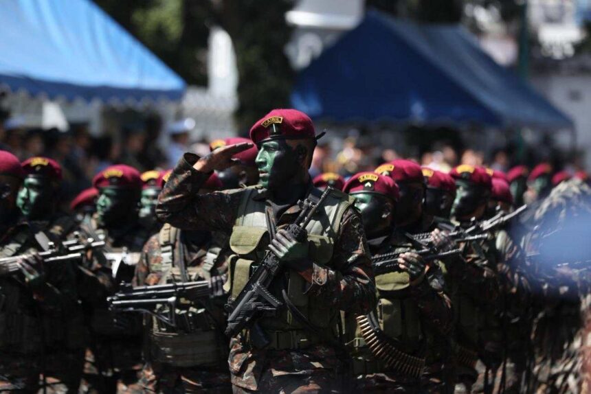 Guatemala receives first batch of weapons acquired from the United States Guatemala receives first batch of weapons acquired from the United States