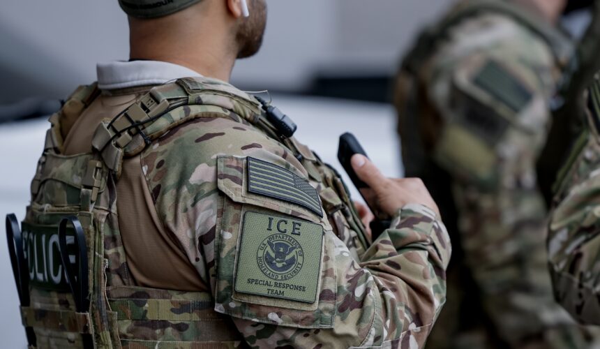 Images show how an ICE agent shoots at a van fleeing a police checkpoint in Pennsylvania Images show how an ICE agent shoots at a van fleeing a police checkpoint in Pennsylvania