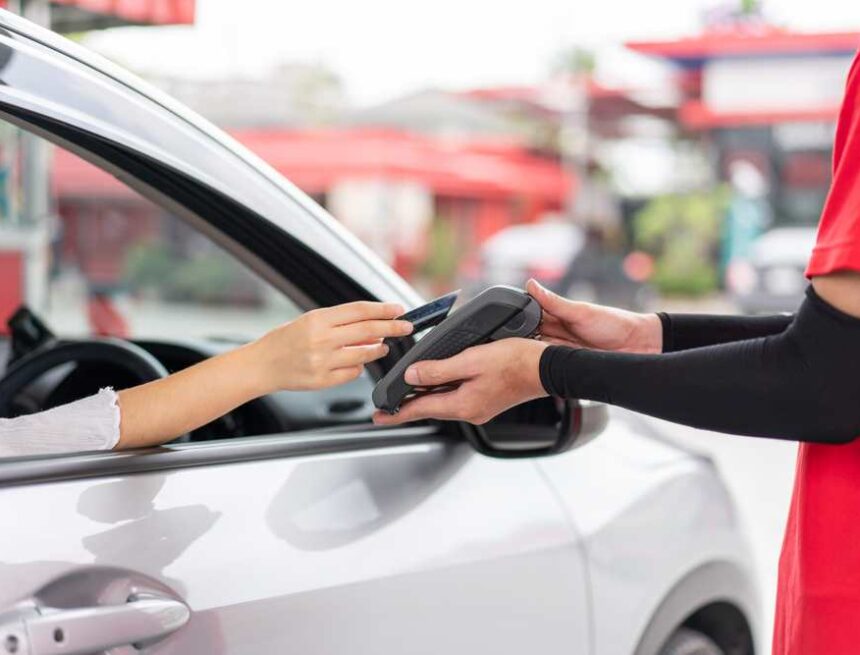 In six months, some drivers already spend up to Q970 more per month and filling the tank costs up to Q325 more In six months, some drivers already spend up to Q970 more per month and filling the tank costs up to Q325 more