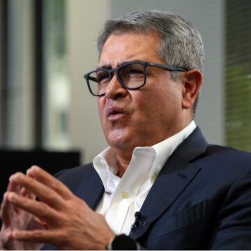 Juan Orlando Hernández returns to Honduras and puts justice to the test