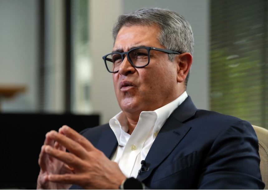 Juan Orlando Hernández returns to Honduras and puts justice to the test
