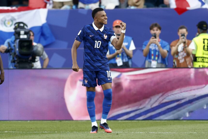 Kylian Mbappé explodes against a Paraguayan senator for racist messages after France vs Paraguay Kylian Mbappé explodes against a Paraguayan senator for racist messages after France vs Paraguay