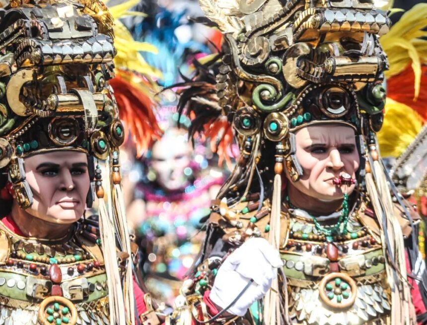 Learn about the two routes, the maps and the best points to enjoy the parade
