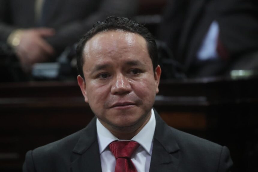 Magistrate seeks that the CC reverse its transfer from the Amparo Chamber