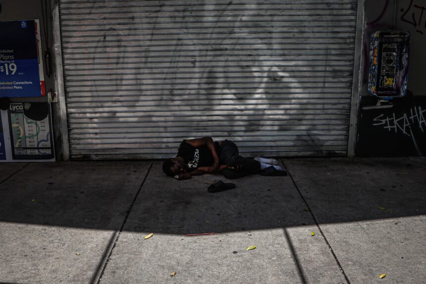 Miami approves a rule that allows homeless people to be arrested for sleeping on the street