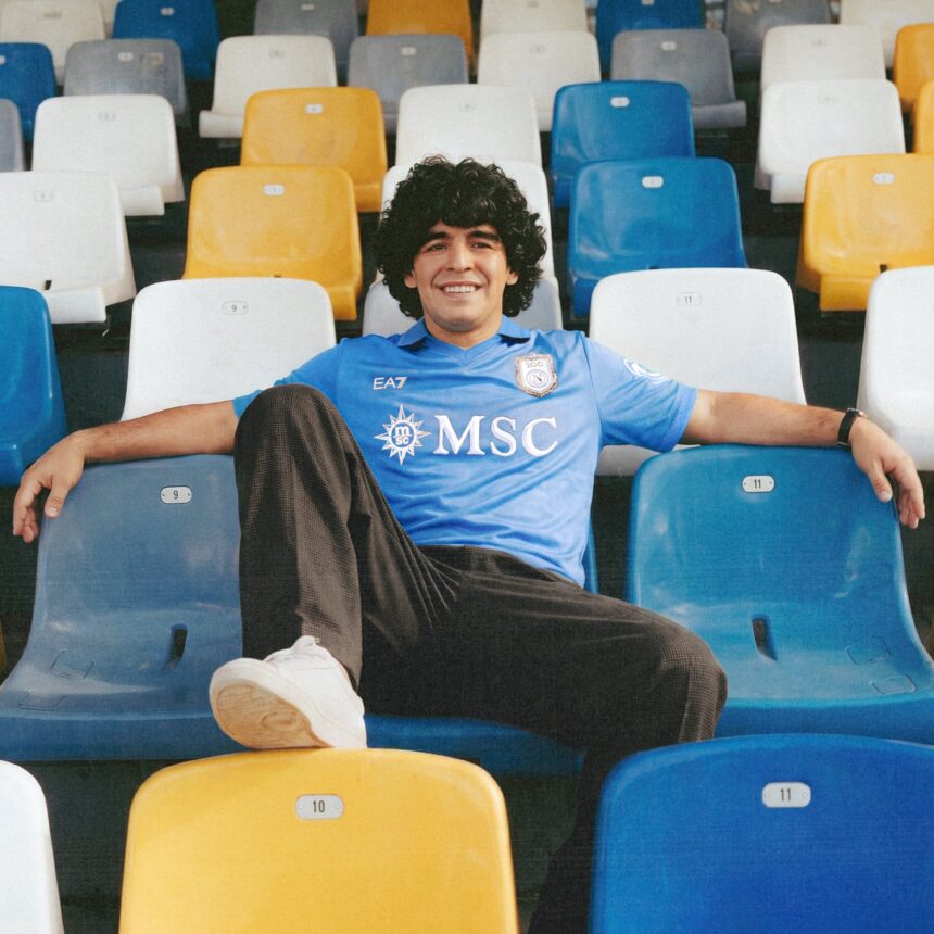 Napoli celebrates its centenary with a shirt inspired by Diego Maradona