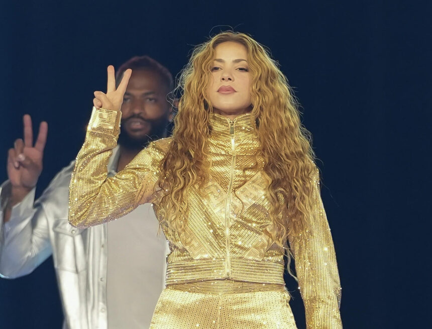 Shakira surprises at the Barclays Center with a trip through her greatest hits Shakira surprises at the Barclays Center with a trip through her greatest hits