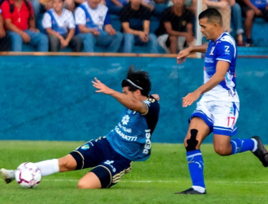 Suchitepéquez and Comunicaciones tied without goals in a debut marked by the storm and an expulsion Suchitepéquez and Comunicaciones tied without goals in a debut marked by the storm and an expulsion