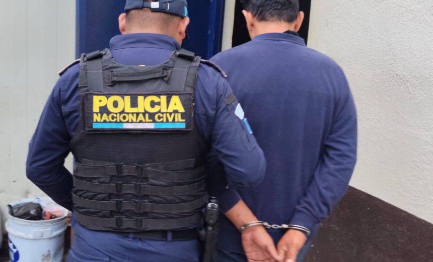 They arrest a man accused of attacking his ex-wife with a knife after an argument