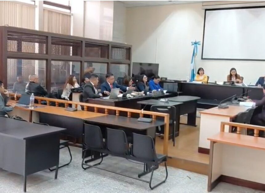 They ask for sentences of up to 32 years for alleged members of Los Topacio, a gang accused of looting properties
