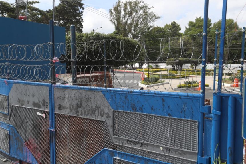 They reinforce the income of the Usac while the possibility of demonstrations persists due to the inauguration of Mazariegos