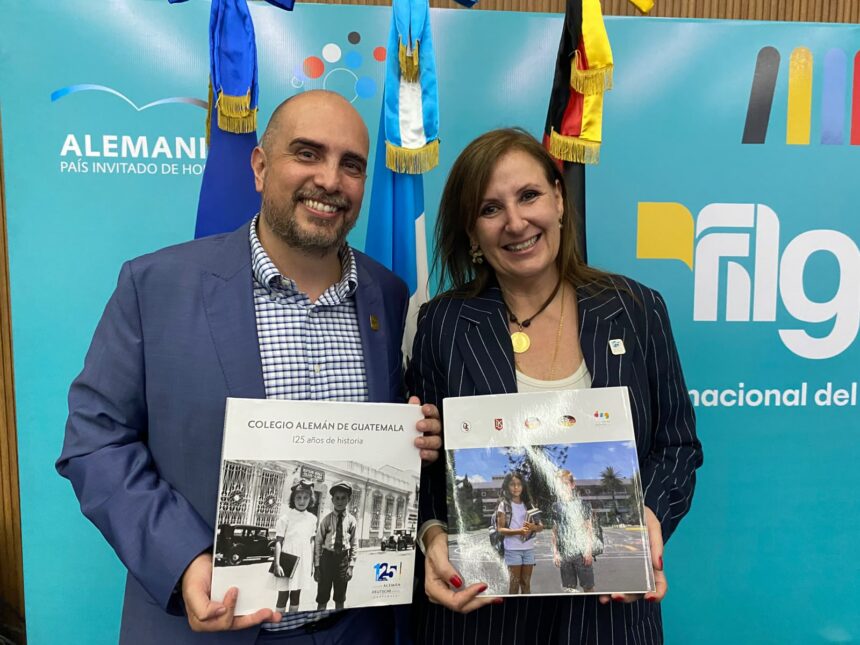 This is the book that narrates the 125 years of the German School of Guatemala