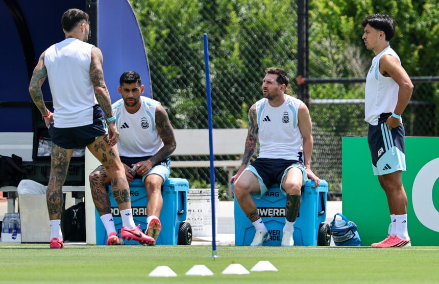 Tribute to Messi? The tribute that the Argentine National Team carries with it at every step of the World Cup