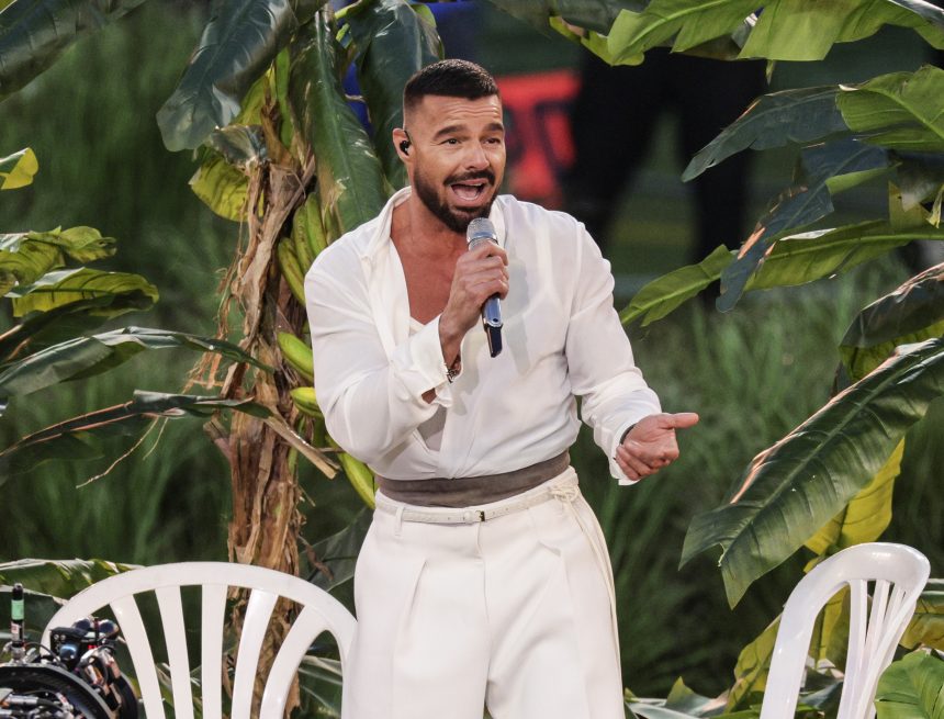Valentino Martín asks to be recognized for his work as a dancer and not to be compared to Ricky Martin