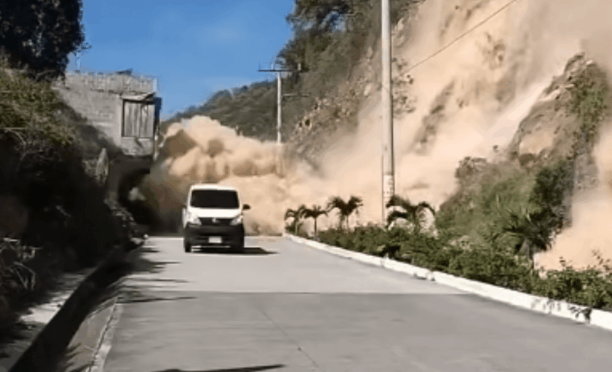 Video captures landslide in San Pedro La Laguna during 7.4 magnitude earthquake this July 17 in Guatemala