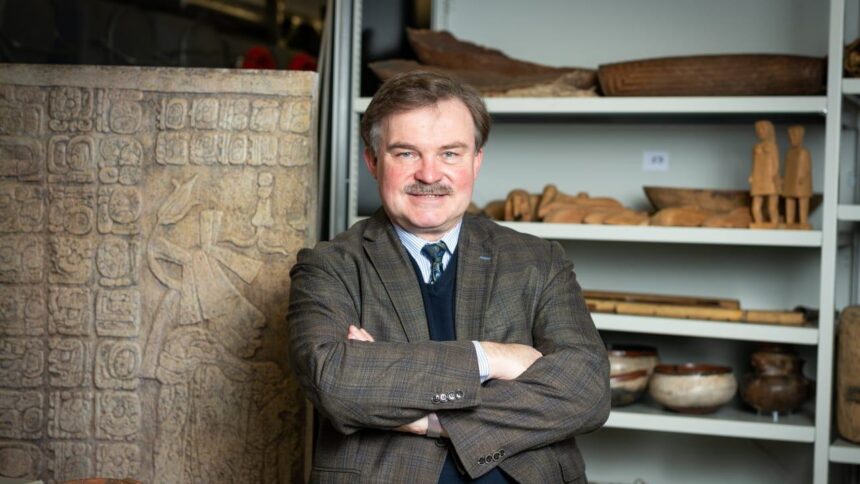 Who is Nikolai Grube, the German epigrapher who learned Mayan languages ​​to decipher hieroglyphic writing in Guatemala