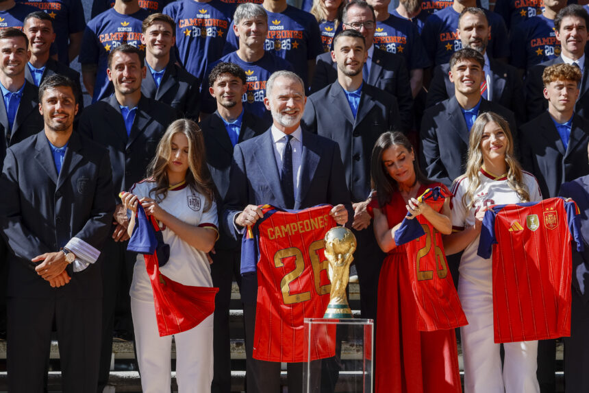 Who is the Spanish player and why did the royal family wear him?