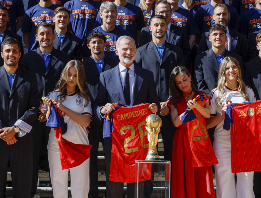 Who is the Spanish player and why did the royal family wear him?