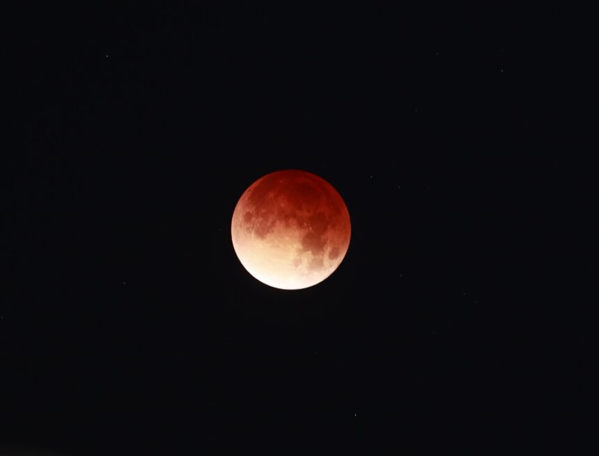 lunar eclipse, conjunctions, meteor shower and lunar phases