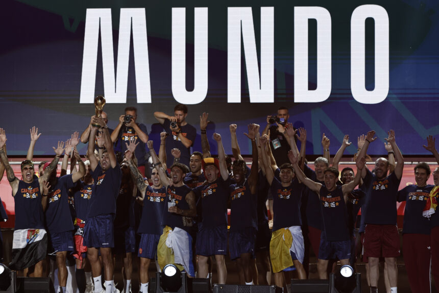 millions of fans overflow the streets of Madrid