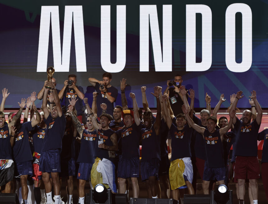 millions of fans overflow the streets of Madrid millions of fans overflow the streets of Madrid