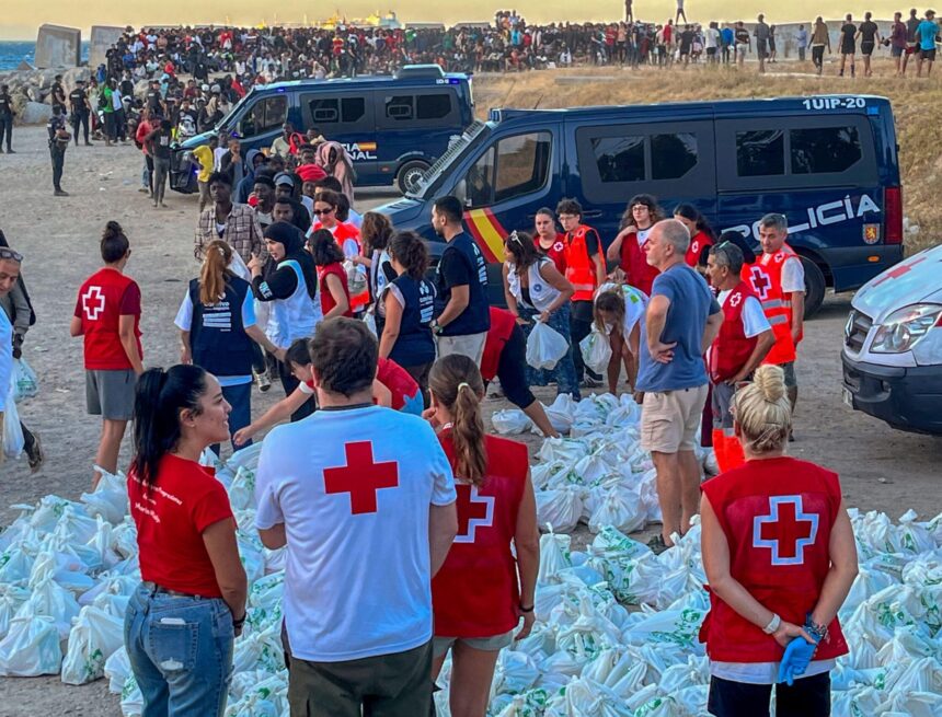 el dilema de qué hacer con los niños no acompañados que llegaron a Ceuta y que España no sabe a quién devolver