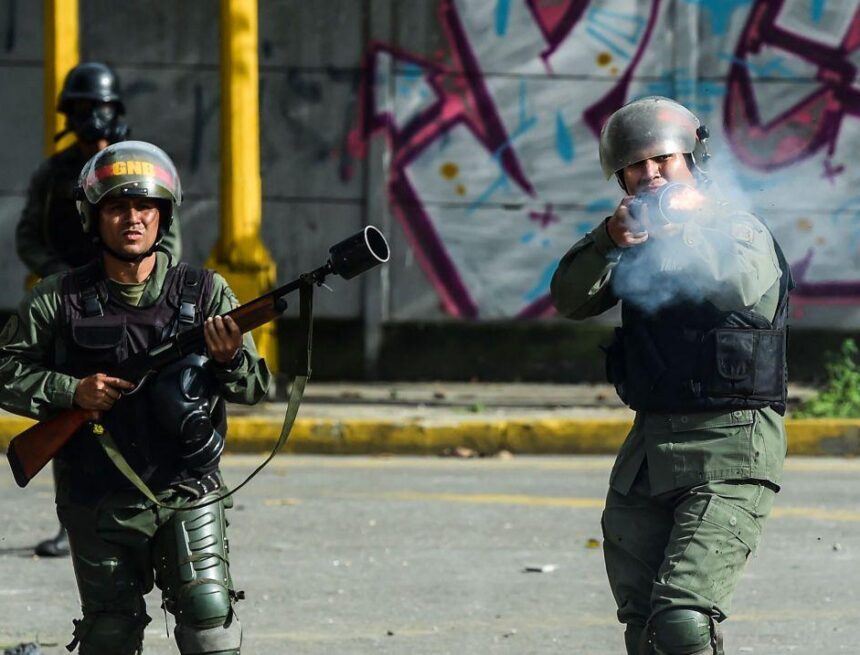 los venezolanos que reconocieron en una telenovela al militar responsable de sus detenciones