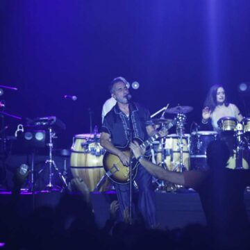 Jorge Drexler convirtió “Taracá” en una noche para estar acá y estar ahora en Guatemala, con elogios para Pedro Boche y “Luna de Xelajú” en el repertorio